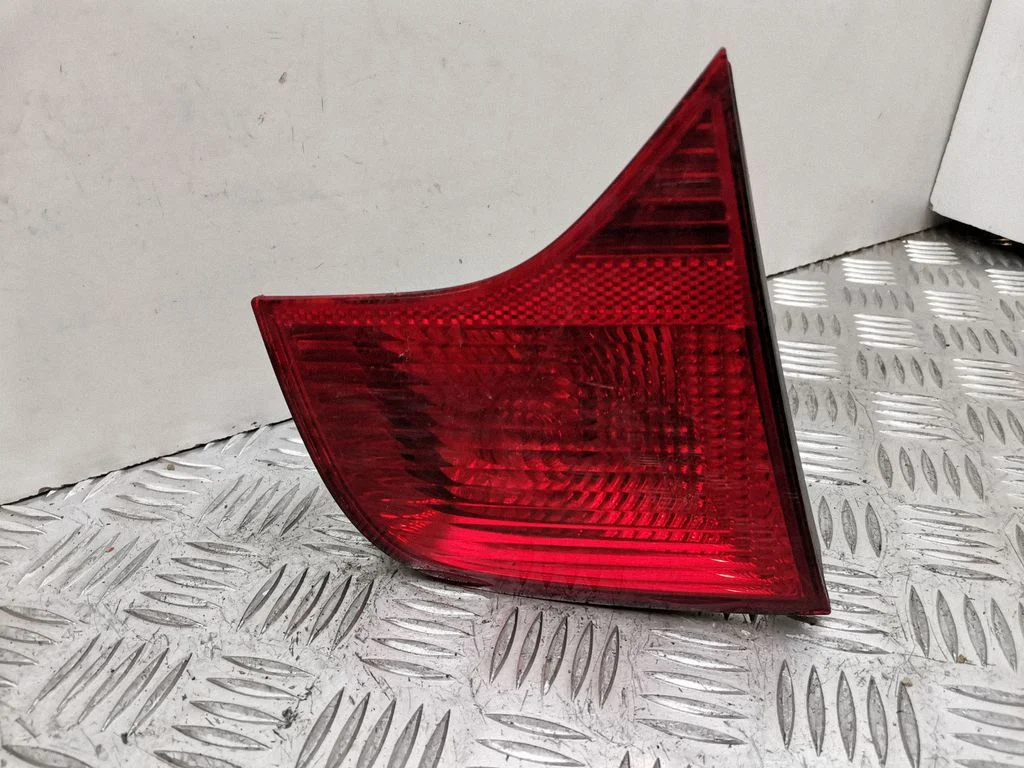 Lampa tylna w klapie 8E5945093