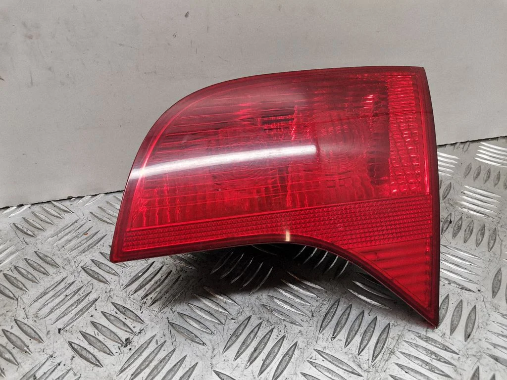 Tailgate rear/tail lights 8E9945094
