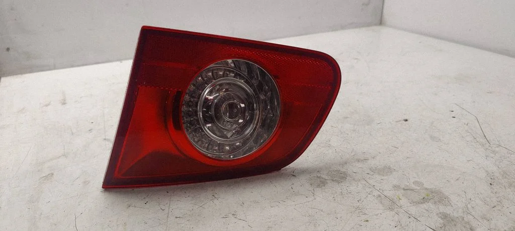 Tailgate rear/tail lights 3C9945094