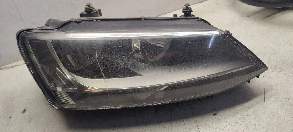 Headlight/headlamp – right