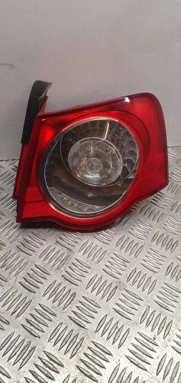 Aizmugurējais lukturis virsbūvē – Volkswagen Passat B6 (2005-2010)