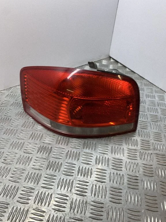 Rear/tail lights – left