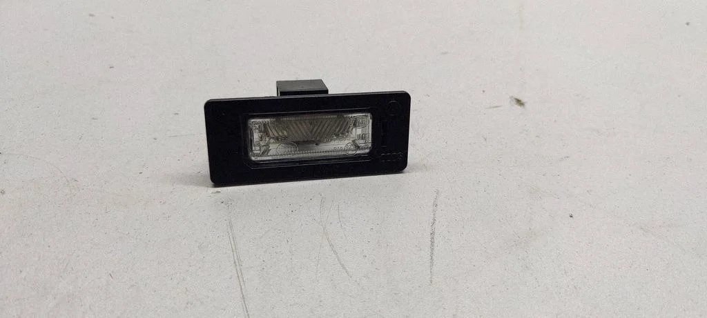 Number plate light 8T0943921