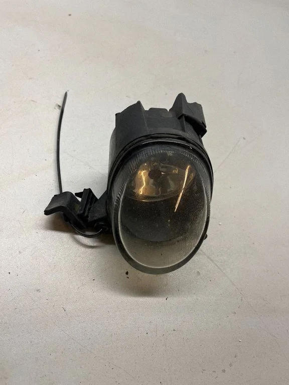 Priekšējais miglas lukturis 8D0941699C