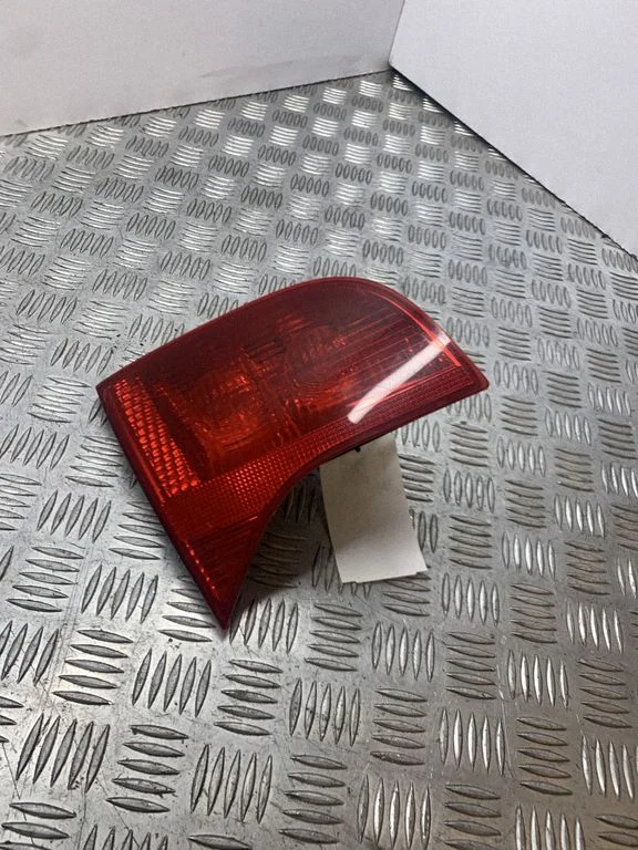 Lampa tylna w klapie 8E0945093