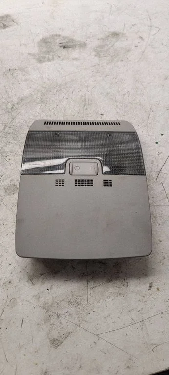 Esiistmete valgustustuli – Audi A3 S3 8P (2003-2012)