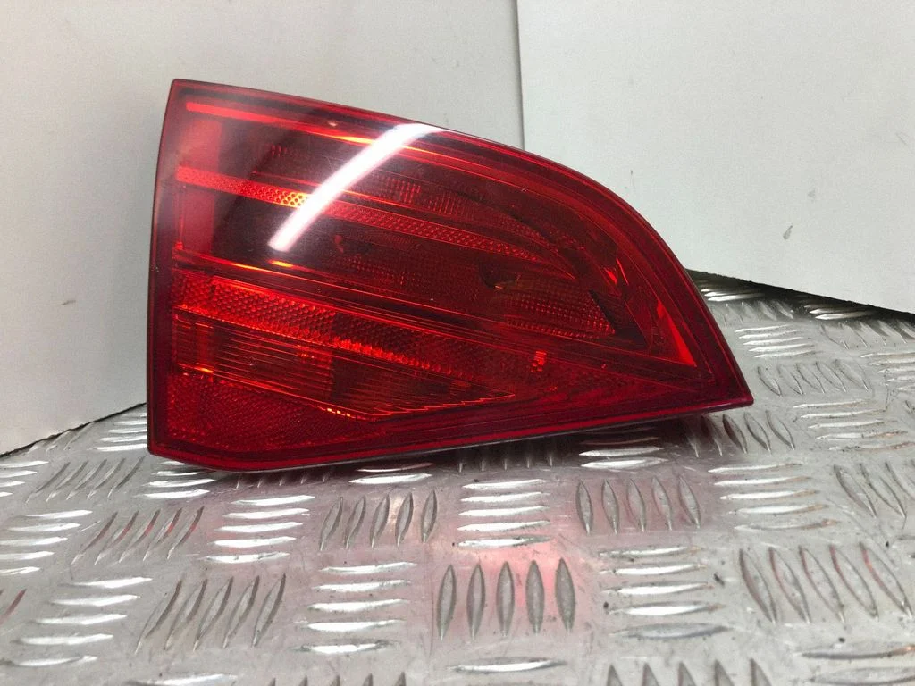 Tailgate rear/tail lights