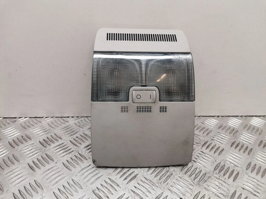 Front seat light 8P0947135D
