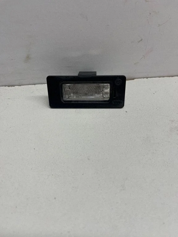 Number plate light 8T0943021
