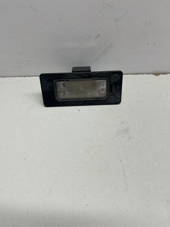 Number plate light 8T0943021