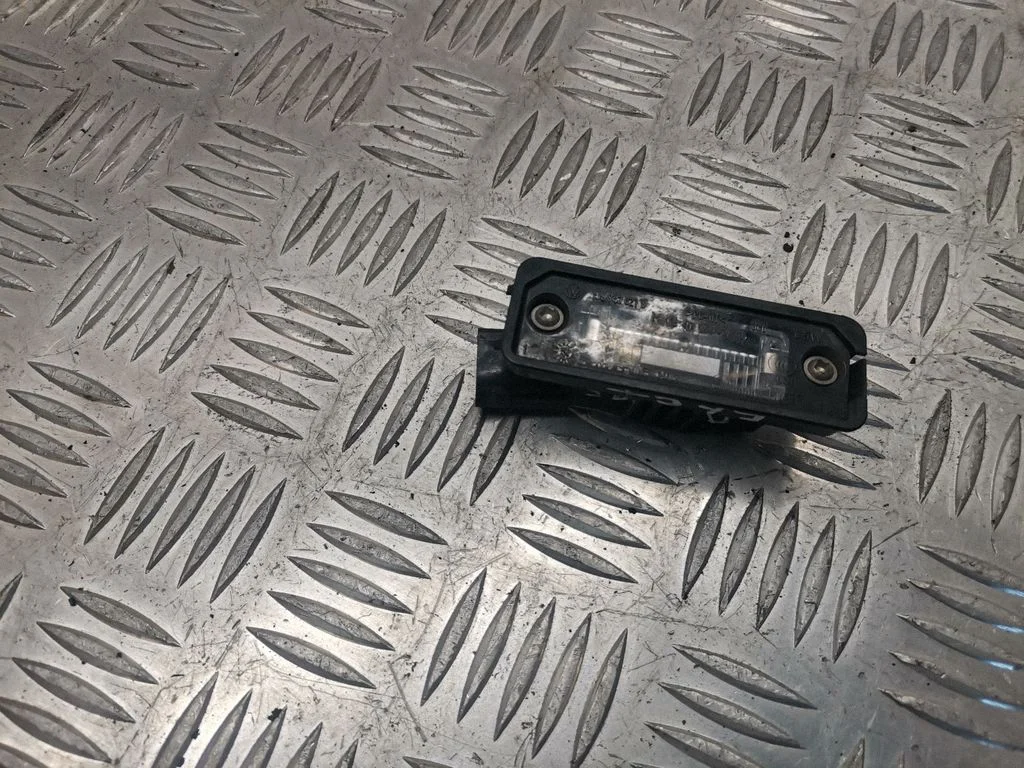 Oświetlenie tablicy rejestracyjnej 1J6943021B
