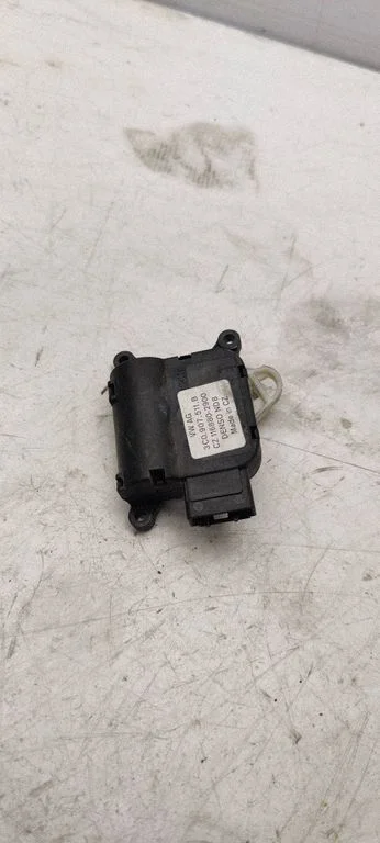 Gaisa aizvara motoriņš/aktuators 3C0907511B