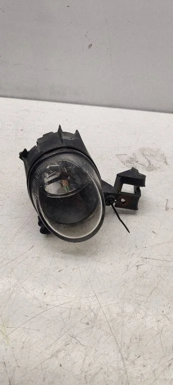 Halogen przedni 8E0941700C