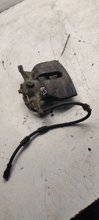Front brake caliper – right