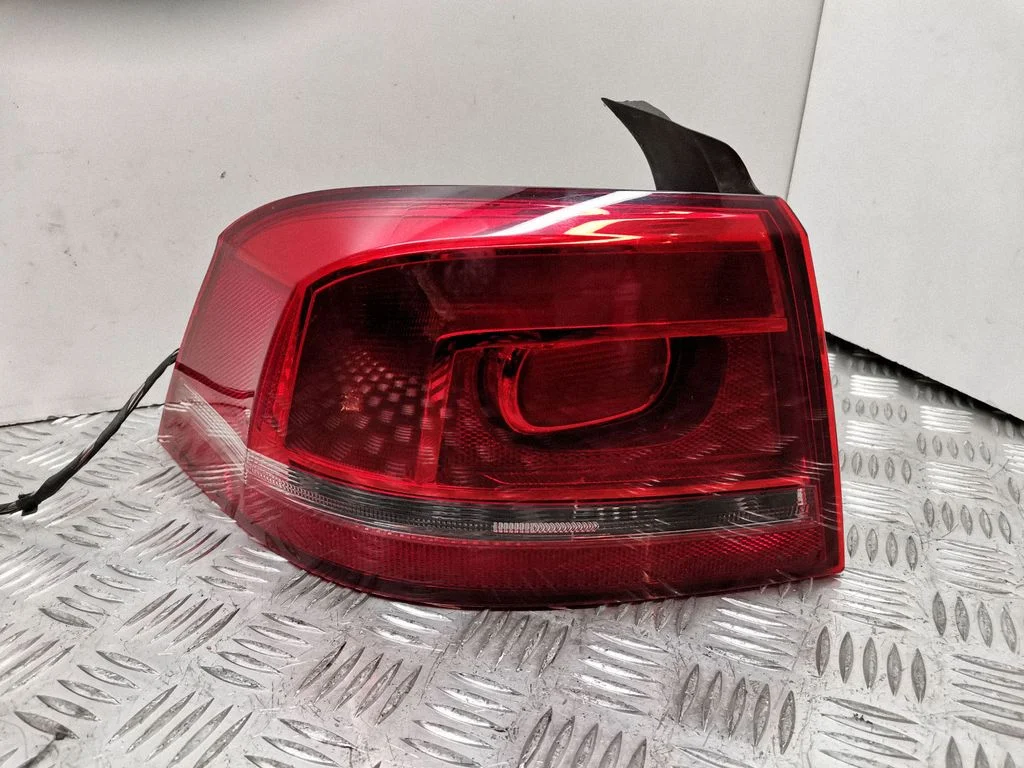 Rear/tail lights 3AE945095F