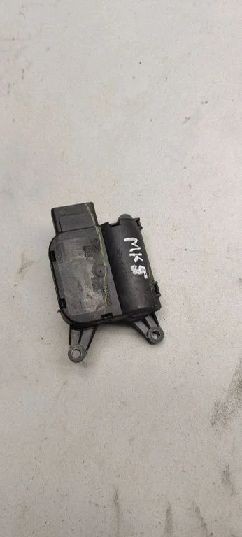 Gaisa aizvara motoriņš/aktuators 1k0907511