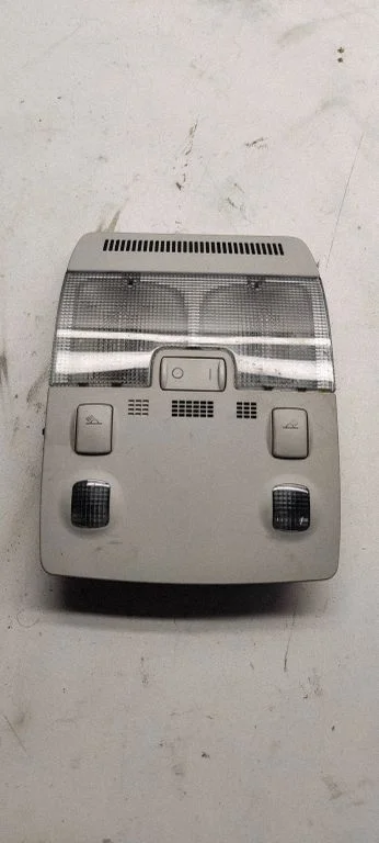 Esiistmete valgustustuli – Audi A4 S4 B7 8E 8H (2005-2008)