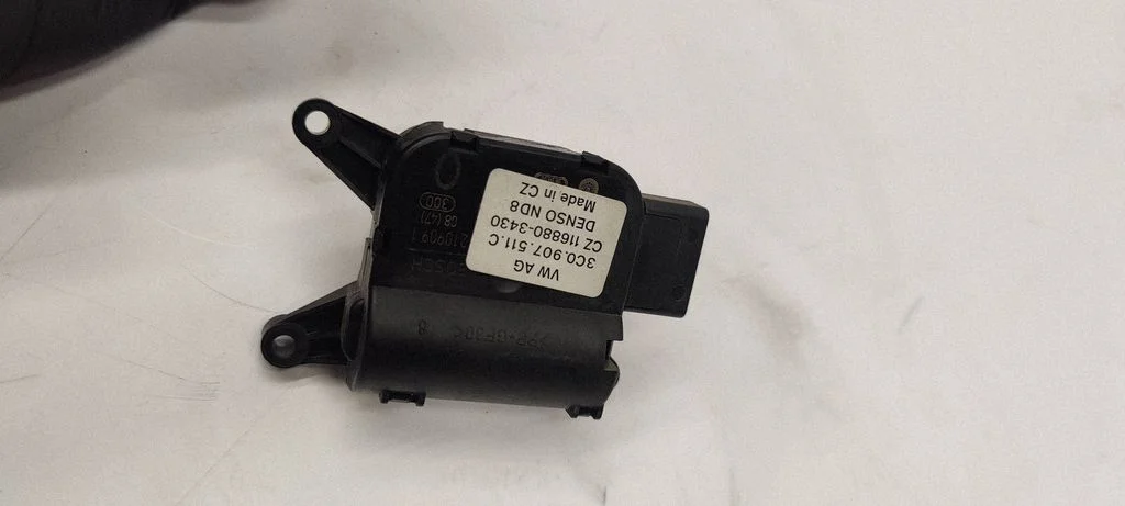 Air flap motor/actuator 3C0907511C