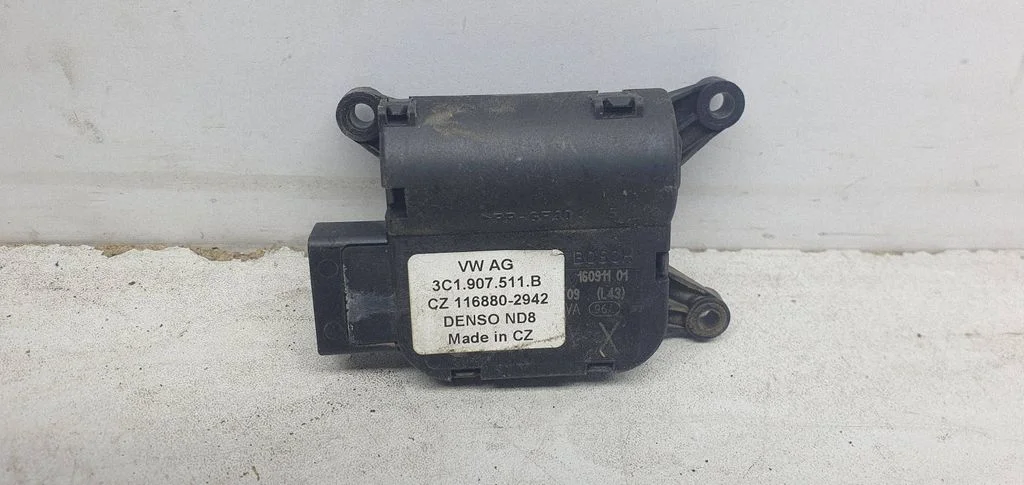 Gaisa aizvara motoriņš/aktuators – Volkswagen Passat B6 (2005-2010)