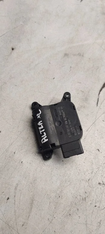 Gaisa aizvara motoriņš/aktuators 1k0907511