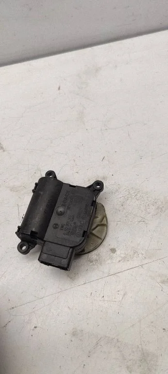 Air flap motor/actuator 8E1820511C