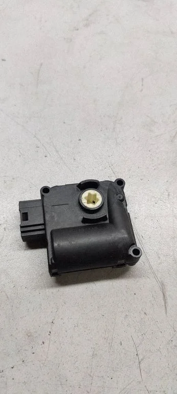 Gaisa aizvara motoriņš/aktuators 4f0820511A