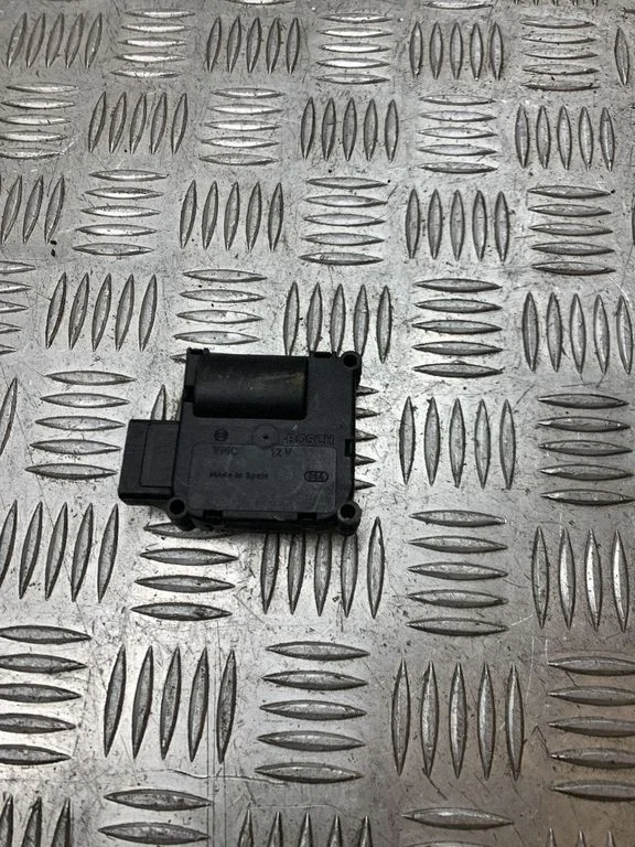 Air flap motor/actuator 4F0820511A
