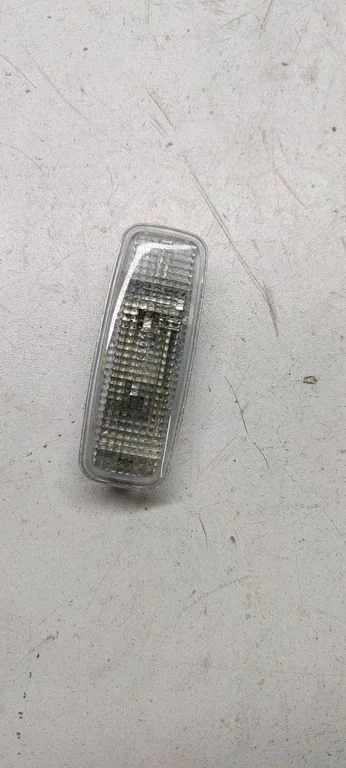Aizmugurējo sēdvietu apgaismojuma lukturis 4D0947105A