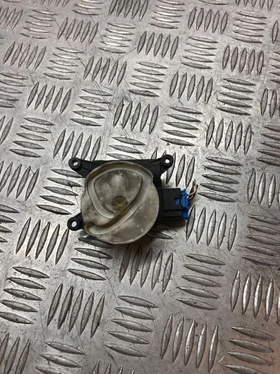 Air flap motor/actuator 8E1820511C