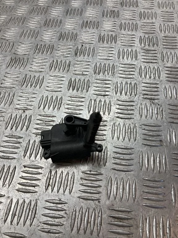 Air flap motor/actuator – Volkswagen Passat B6 (2005-2010)
