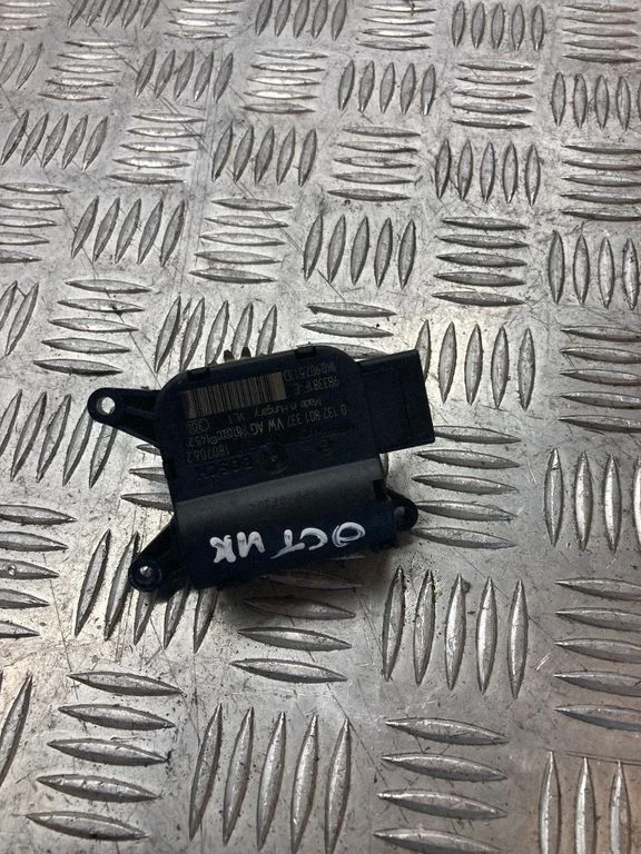 Air flap motor/actuator 1K0907511D