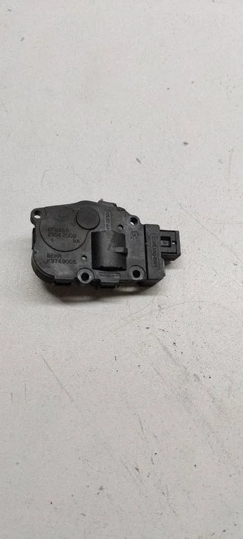 Gaisa aizvara motoriņš/aktuators K9749005