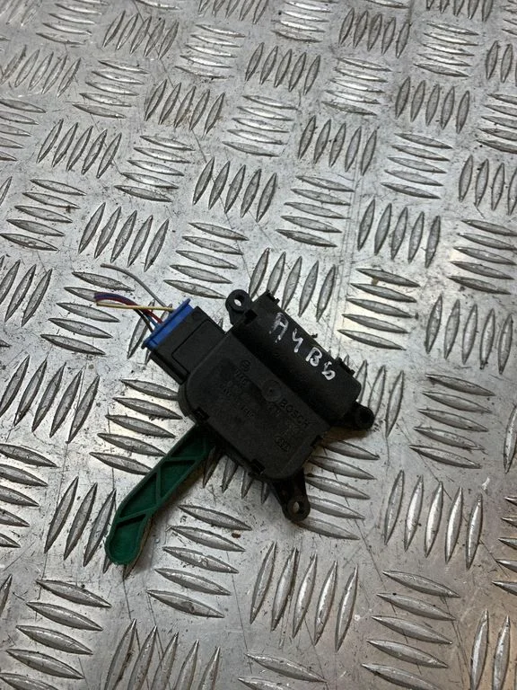 Air flap motor/actuator 8E1820611B