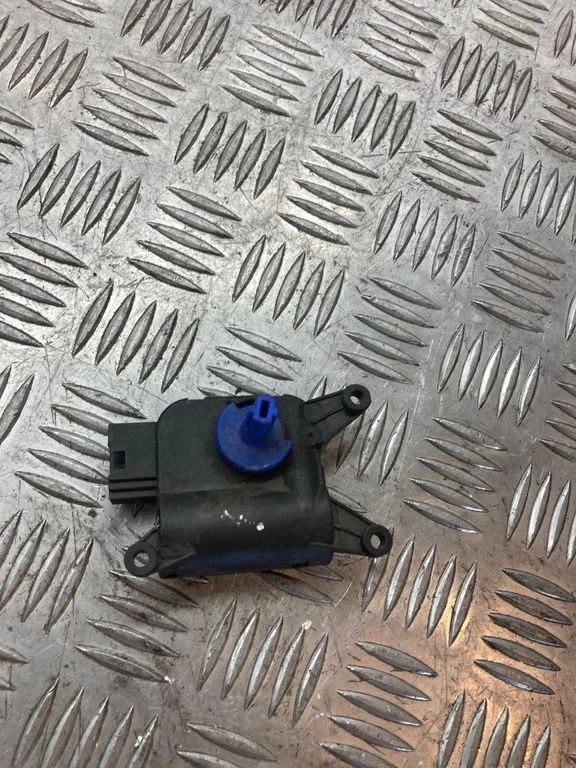 Air flap motor/actuator 8E1820511D