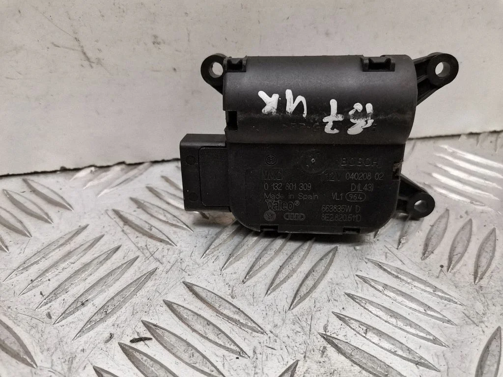Air flap motor/actuator 8E2820511D