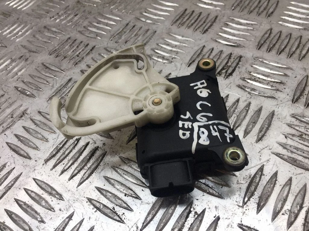 Air flap motor/actuator 8D1820511E