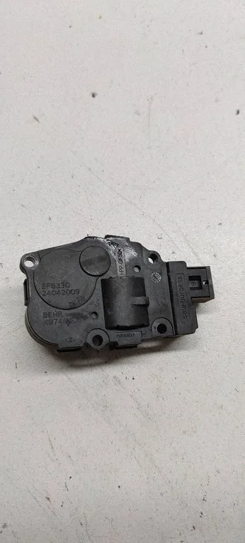 Gaisa aizvara motoriņš/aktuators K9749005