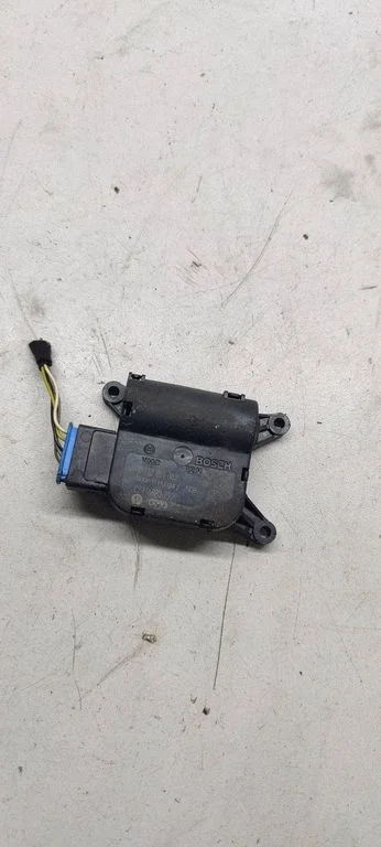 Gaisa aizvara motoriņš/aktuators 3c0907511A