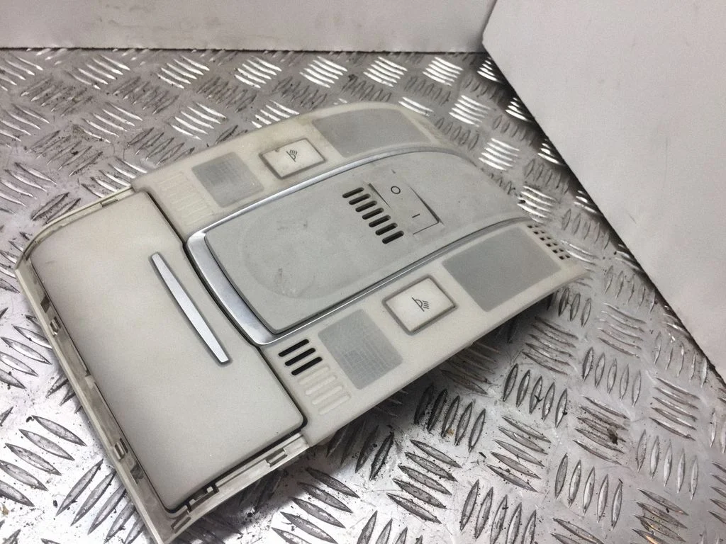 Front seat light – Audi A6 Allroad C6 (2006-2011)