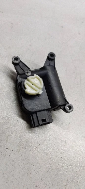 Air flap motor/actuator – Audi A6 Allroad C6 (2006-2011)
