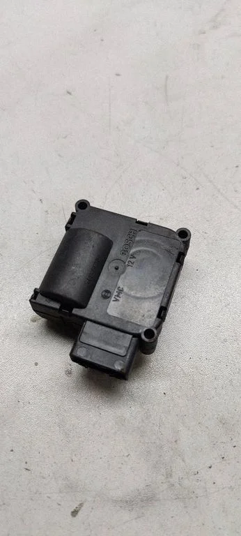 Gaisa aizvara motoriņš/aktuators 4f0820511A