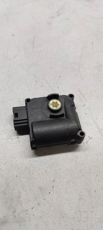 Gaisa aizvara motoriņš/aktuators 4f0820511A