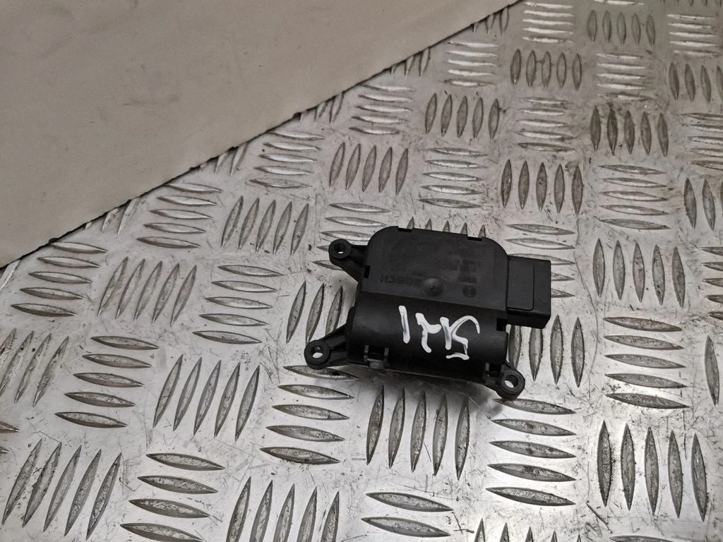 Air flap motor/actuator 8E1820511C