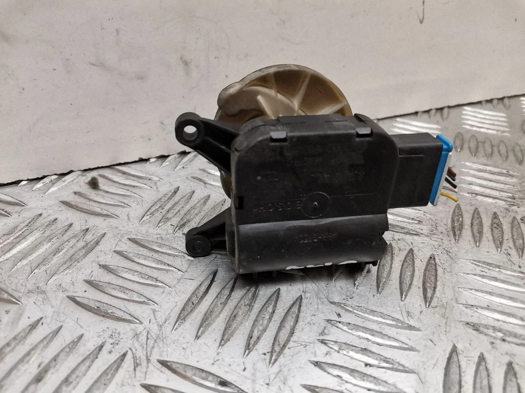 Air flap motor/actuator 8E1820511C