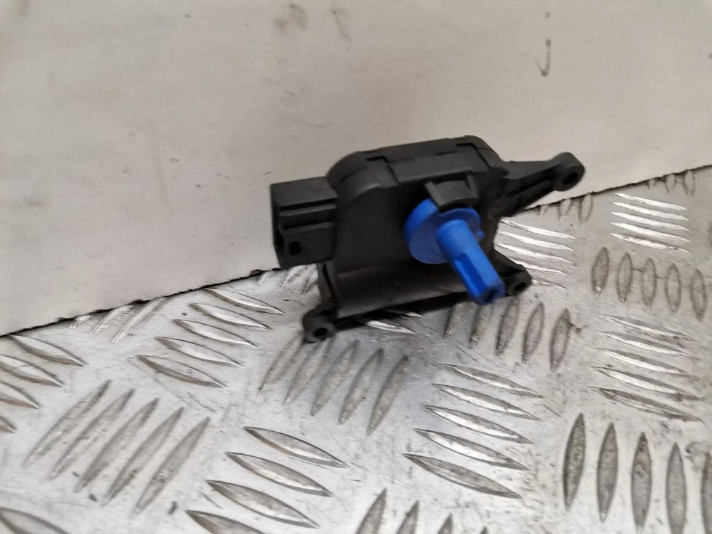 Air flap motor/actuator 8E1820511D