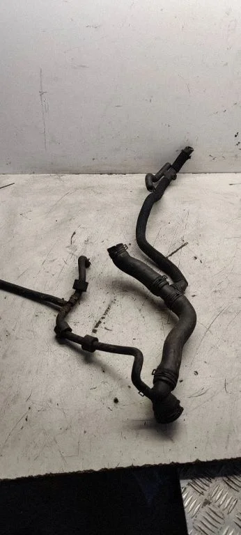 Engine coolant pipe/hose 5n0122101