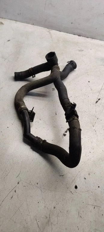 Engine coolant pipe/hose 7n0121070