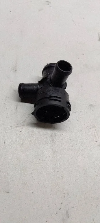 Engine coolant pipe/hose 8k0122293B