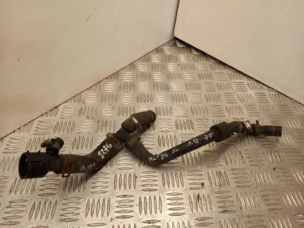 Engine coolant pipe/hose