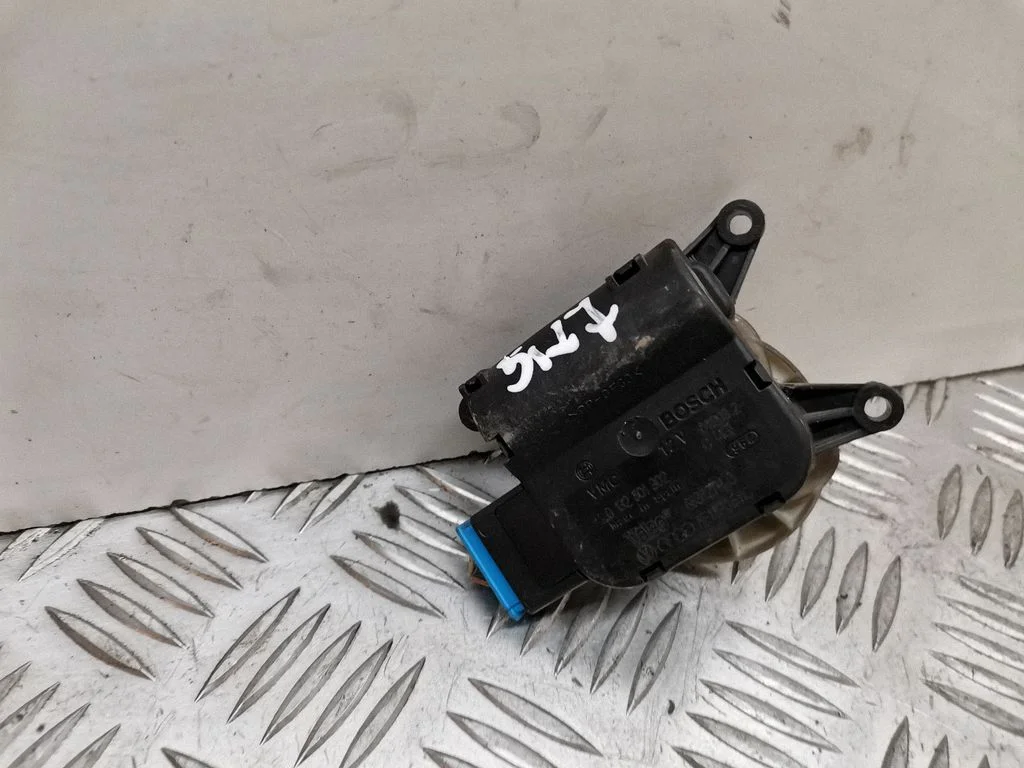Air flap motor/actuator 8E1820511C